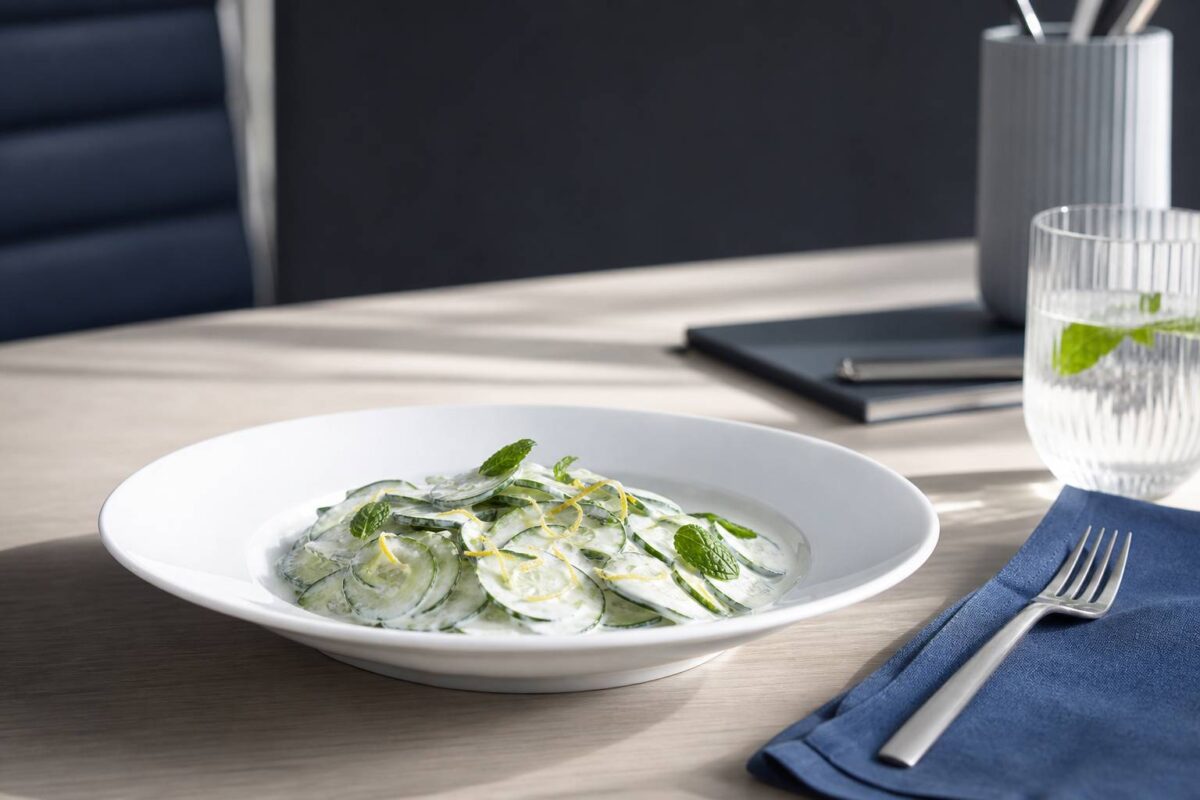 Salade fraîche de concombre à la crème citronnée